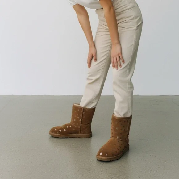 ✨UGG Classic Short Star Print Boots • Size 6✨ - Picture 5 of 9